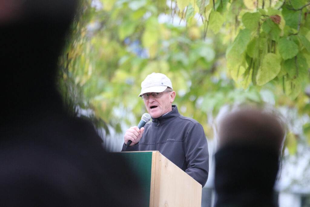 Wolfram Nahrath am 03. Oktober 2020 beim Aufmarsch vom «III. Weg» in Berlin - Quelle: Pixelarchiv