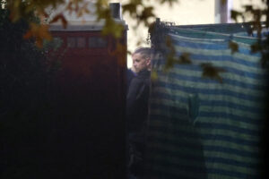 Unbekannter Hammerskin, der zum „Hammerfest“ 2025 in Italien mit Daniel Hintze und den Niederländern anreiste – Bildrechte: Exif-Recherche