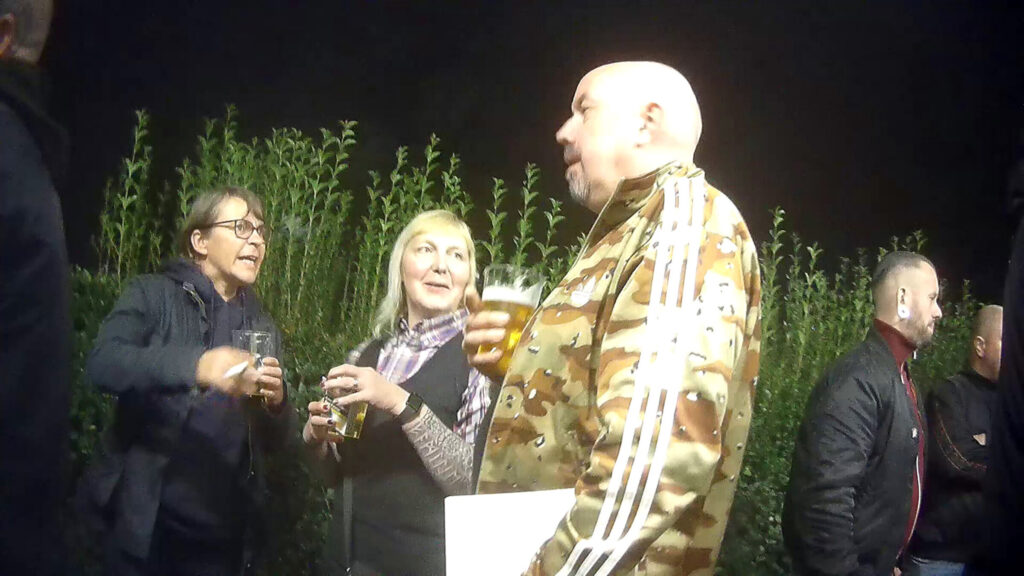 Stefan Silar-Winkler (in Trainingsjacke) und u.a. Tanja Steinhagen-Wollf (2.v.l.) auf dem „Hammerfest“ 2025 in Italien – Bildrechte: Exif-Recherche